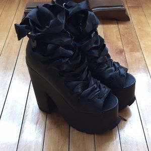 Black YRU Ballet Baes size 6